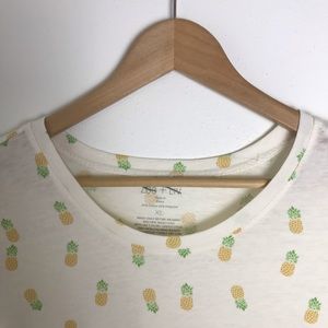 LAST CHANCE! NWOT Pineapple print t-shirt